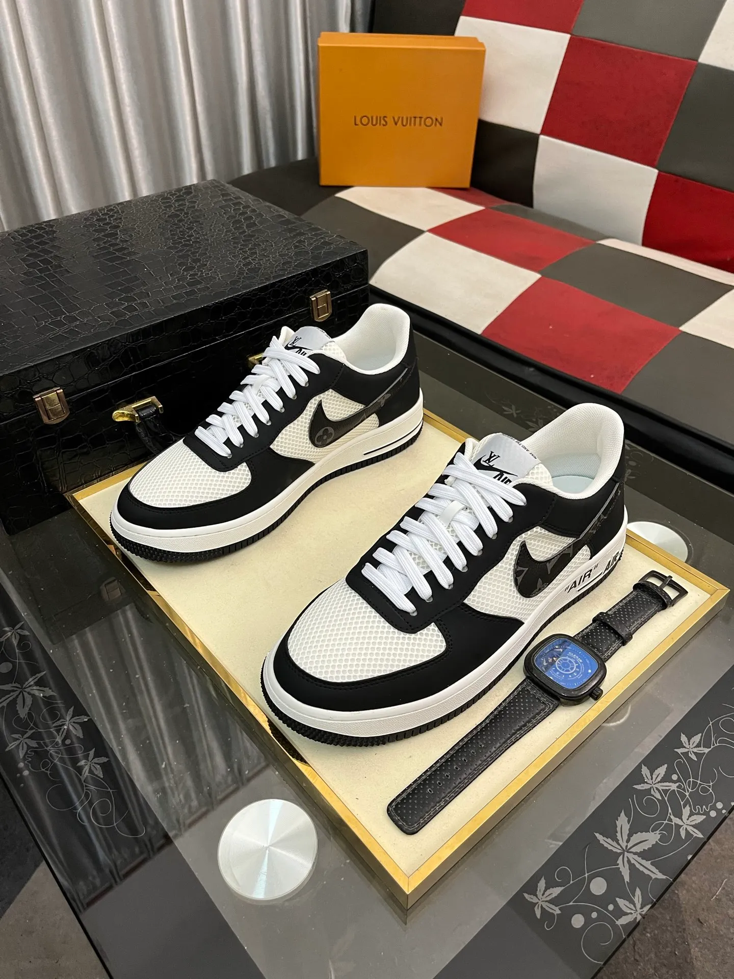 Men's shoes 💰440⌚️⌚️【LOUlS VUlTTON】Louis Vuitton ~ unique and casual style. LV counter purchasing 🏃casual shoes😍😍 are on sale at the men's counter at the same time. Italian imported brands select top-layer Italian cowhide. 🐑Sheepskin lining (refuses to discolor and grind feet) Sole: Original sole specially provided by the original factory 🎬Better in kind Code number: 38-443⃣️Color selection